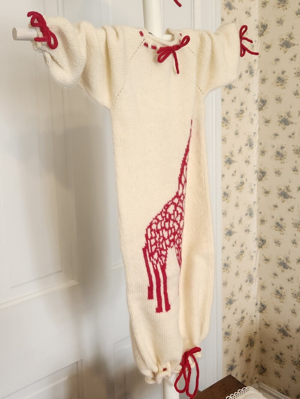 100% American Cashmere Cream and Red Giraffe Baby Sacque One Size - Picture 6 of 12